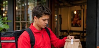 SE NECESITA REPARTIDOR PARA ENTREGAS A DOMICILIO Y APOYO EN RESTAURANTE
