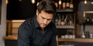 SE SOLICITA SALONERO/A PARA ATENCIÓN AL CLIENTE, CONTROL DE ALIMENTOS Y BEBIDAS EN RESTAURANTE