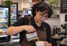 SE NECESITA AUXILIAR DE CAFETERÍA PARA ATENCIÓN AL CLIENTE, CONTROL DE PEDIDOS Y PREPARACIÓN DE BEBIDAS