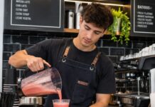 SE SOLICITA AUXILIAR DE COCINA PARA PREPARACIÓN DE BEBIDAS, ORDEN Y LIMPIEZA DE COCINA
