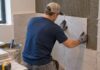 SE NECESITA AYUDANTE PARA COLOCACIÓN DE AZULEJOS EN PROYECTOS DE CONSTRUCCIÓN Y REMODELACIÓN