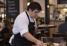 SE BUSCA CAMARERO CON DISPONIBILIDAD PARA TURNOS DE TARDE Y NOCHE EN RESTAURANTE