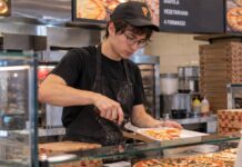 SE BUSCA DEPENDIENTE DE PIZZERÍA PARA ATENCIÓN AL CLIENTE EN MOSTRADOR (FINES DE SEMANA)