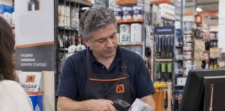 SE SOLICITA DEPENDIENTE Y CAJERO PARA ATENCIÓN AL CLIENTE EN TIENDA (JORNADA COMPLETA)