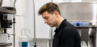 SE SOLICITA LAVAPLATOS PARA LIMPIEZA Y DESINFECCIÓN DE UTENSILIOS DE COCINA (TIEMPO PARCIAL)