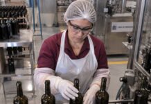 SE BUSCA OPERARIO/A DE PRODUCCIÓN PARA ENVASADO DE PRODUCTOS CON MAQUINARIA