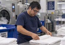 SE SOLICITAN OPERARIOS DE LAVANDERÍA PARA PROCESADO Y PREPARACIÓN DE ROPA LIMPIA PARA SU ENVÍO