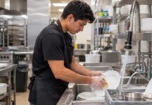 SE NECESITA PILERO PARA LABORES GENERALES DE LIMPIEZA (DISPONIBILIDAD DE HORARIOS)
