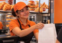 SE SOLICITA TRABAJADOR/A DE RESTAURANTE PARA ATENCIÓN AL CLIENTE Y PREPARACIÓN DE PEDIDOS