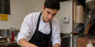 SE SOLICITA TRABAJADOR DE RESTAURANTE PARA ELABORACIÓN DE MASA DE PIZZAS Y APOYO EN COCINA