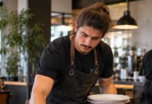 SE SOLICITA AUXILIAR DE RESTAURANTE PARA ATENCIÓN AL CLIENTE Y APOYO EN OPERACIONES DIARIAS