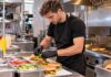 SE BUSCA AYUDANTE DE COCINA PARA HAMBURGUESERÍA (3 A 5 DÍAS A LA SEMANA)