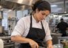 SE SOLICITA AYUDANTE DE COCINA PARA COLABORAR EN LA PREPARACIÓN DE ALIMENTOS (TURNOS ROTATIVOS)
