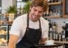 SE BUSCA CAMARERO/A PARA ATENCIÓN AL CLIENTE EN BARRA Y MESA DE CAFETERÍA