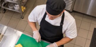 SE SOLICITA CORTADOR/A DE FRUTAS PARA PREPARACIÓN DE ALIMENTOS FRESCOS (TIEMPO PARCIAL)