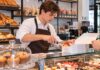 SE NECESITA DEPENDIENTE DE MOSTRADOR PARA ATENCIÓN AL CLIENTE EN PASTELERÍA (TIEMPO PARCIAL)