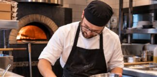SE SOLICITA ELABORADOR DE PIZZA PARA LABORES GENERALES EN RESTAURANTE (TIEMPO PARCIAL Y TIEMPO COMPLETO)