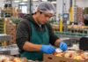 SE SOLICITA EMPACADOR DE ALIMENTOS PARA ETIQUETADO Y EMBALAJE DE FRUTA EN CAJA