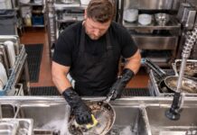 SE BUSCA LAVAPLATOS PARA LIMPIEZA DE UTENSILIOS, OLLAS Y SARTENES EN RESTAURANTE (JORNADA PARCIAL O COMPLETA)