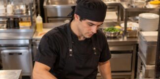 SE NECESITA PARRILLERO PARA JORNADA DE TIEMPO COMPLETO EN RESTAURANTE DE COCINA TRADICIONAL
