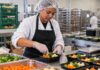 SE SOLICITA TRABAJADOR DE EMPAQUETADO PARA ENVASADO DE BANDEJAS CON VERDURAS COCIDAS